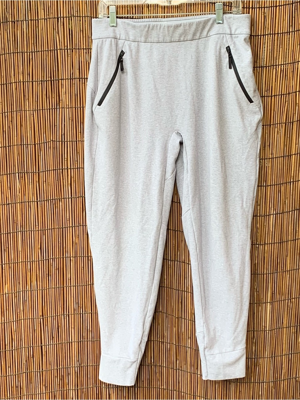 arc’teryx Momenta Joggers/ sweatpants in light gray women’s Large